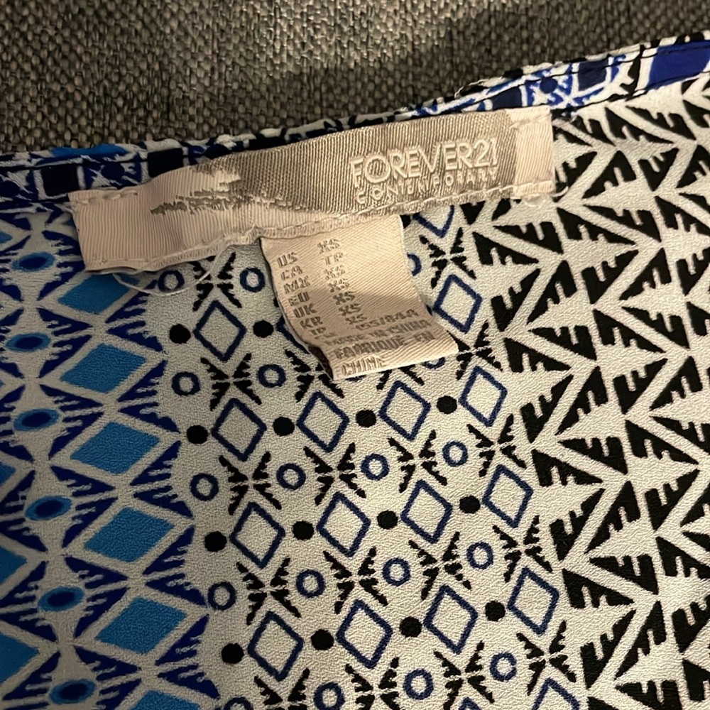 Patterned Blouse - Picture 2 of 2